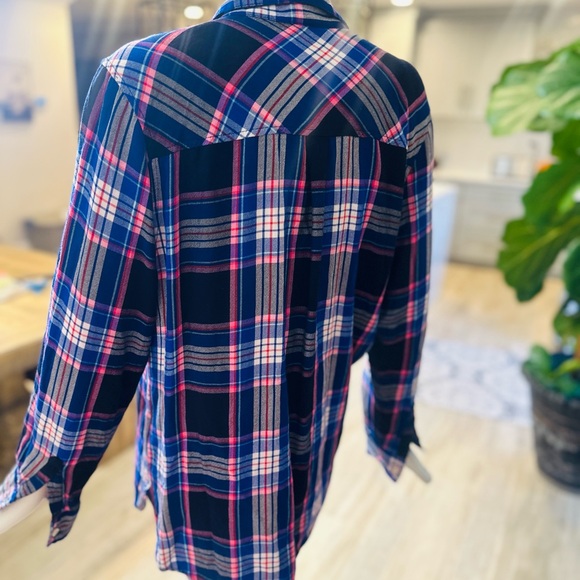 Old Navy Size L, plaid button down shirt - Picture 4 of 4